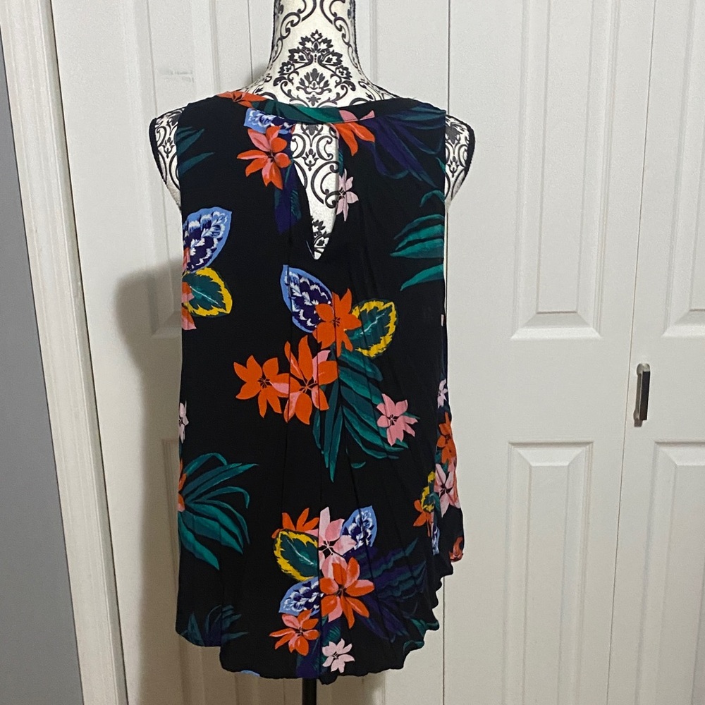 Old navy xl EUC Floral Sleeveless Top - Black and Multicolor
